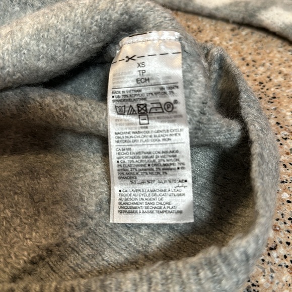 Old Navy - soft sweater. Excellent condition. Size XS. - Picture 3 of 4